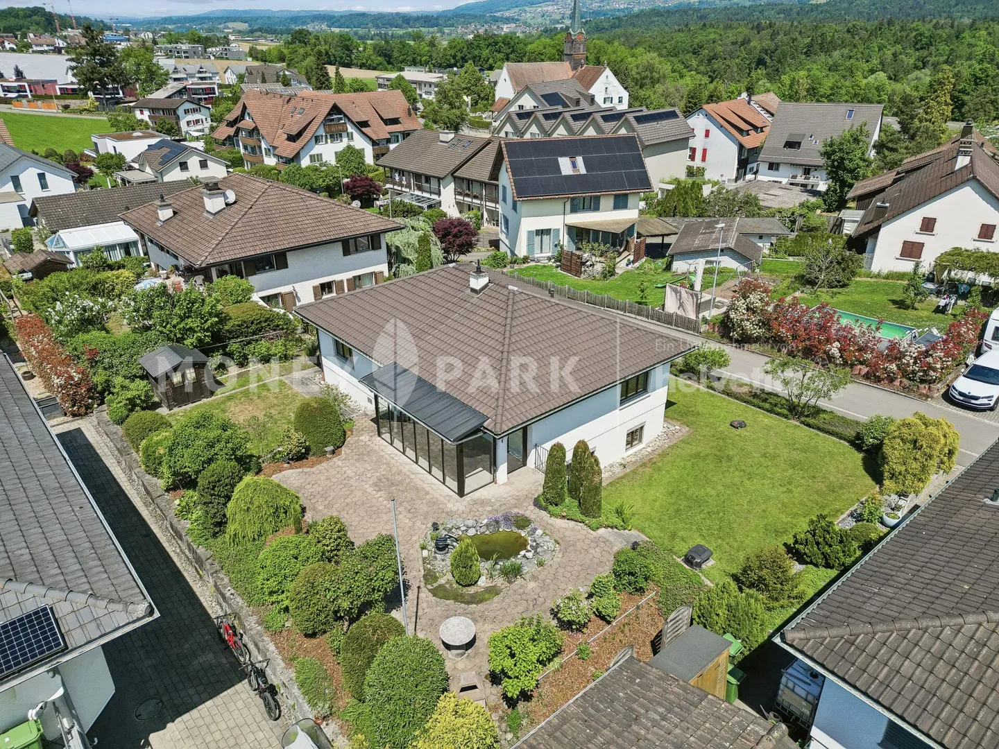 Charmantes Einfamilienhaus mit Garten - Foto 1 von 13
