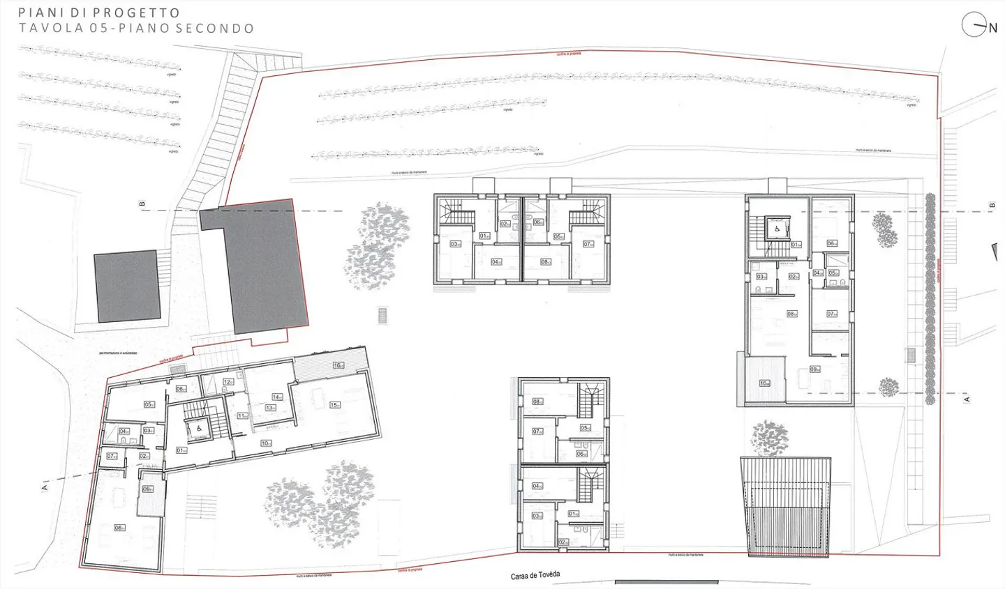 Terrain constructible de 2370 m² avec permis de construire approuvé - Photo 7 sur 12
