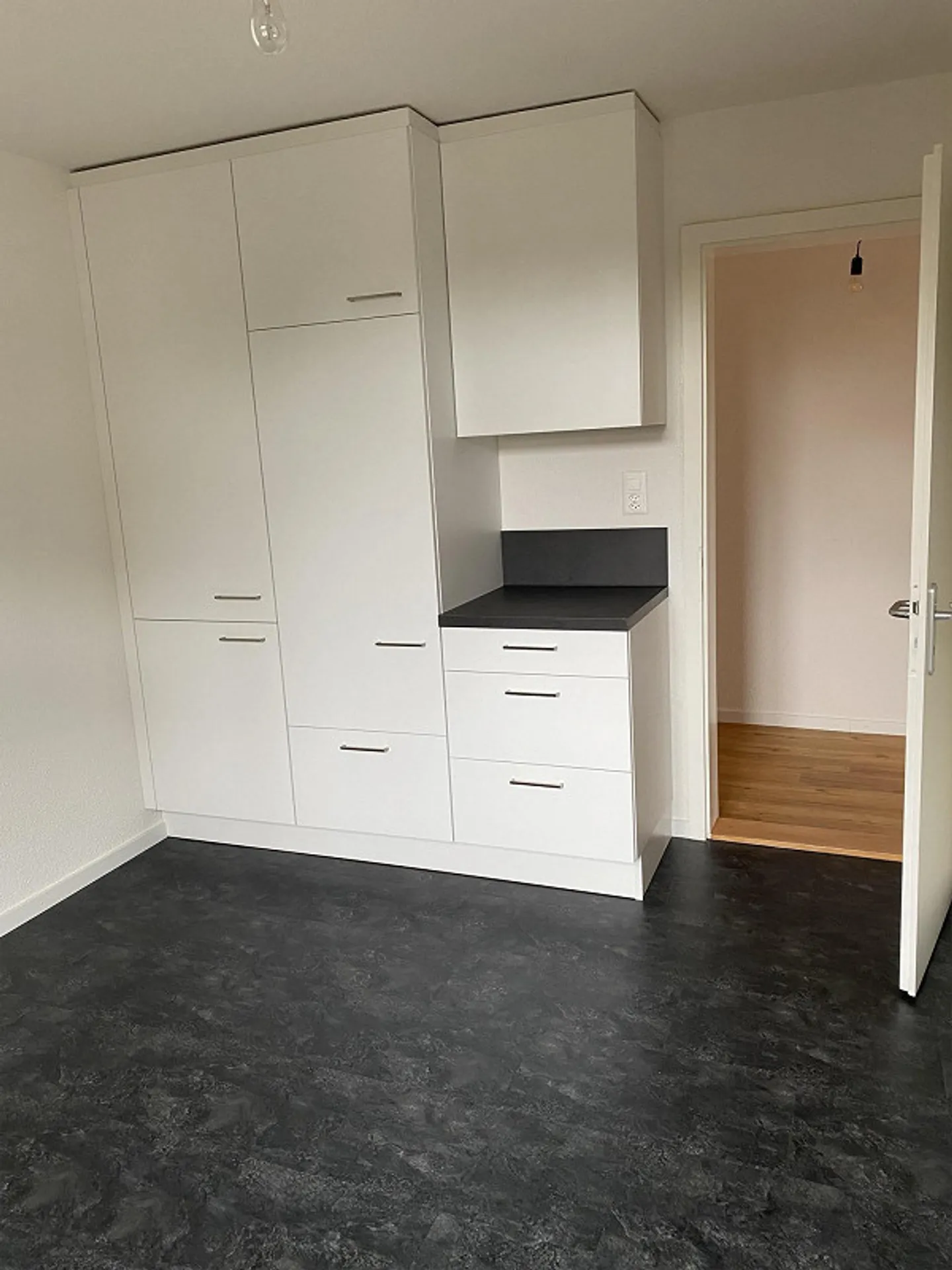 Ampio appartamento di 1,5 stanze - Foto 3 di 12