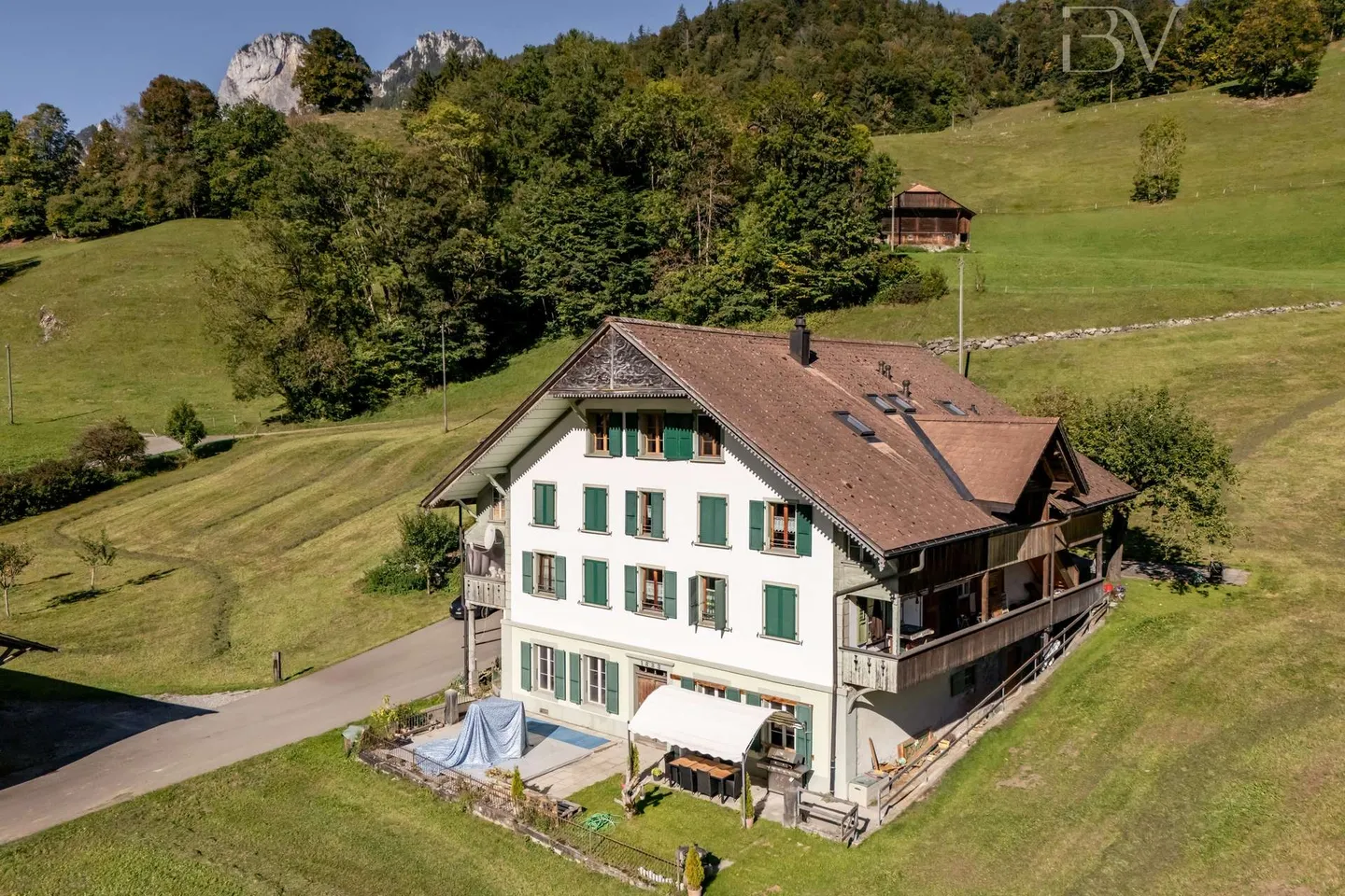 Maison de 3 familles avec grange - Photo 1 sur 9