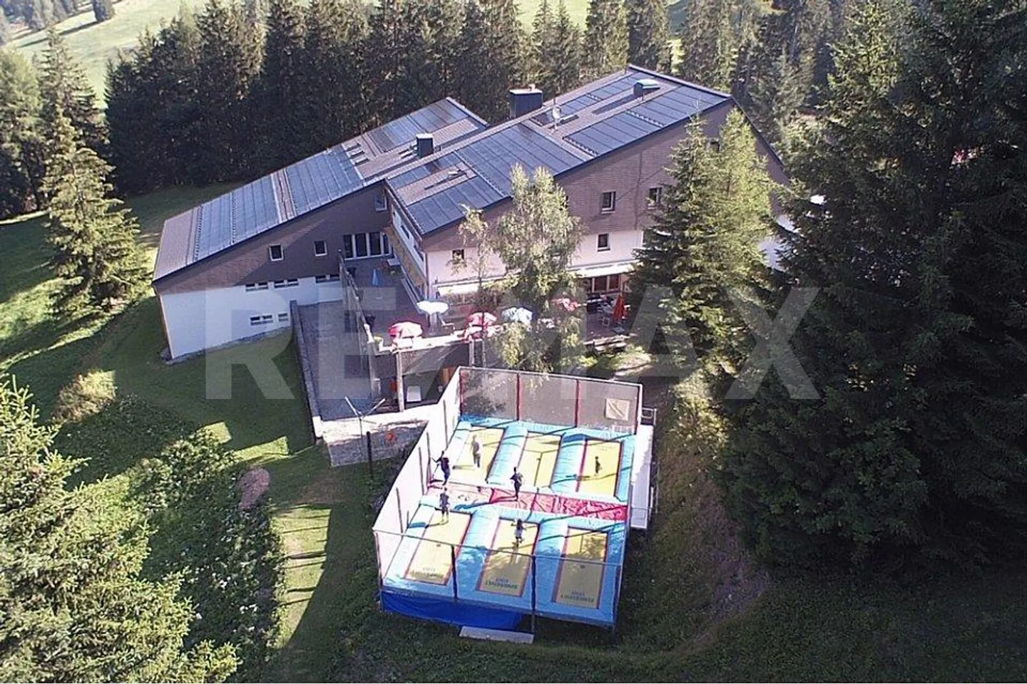 Casa per ospiti e proprietà multifunzionale nel cuore della zona turistica di Lenzerheide - Foto 2 di 13