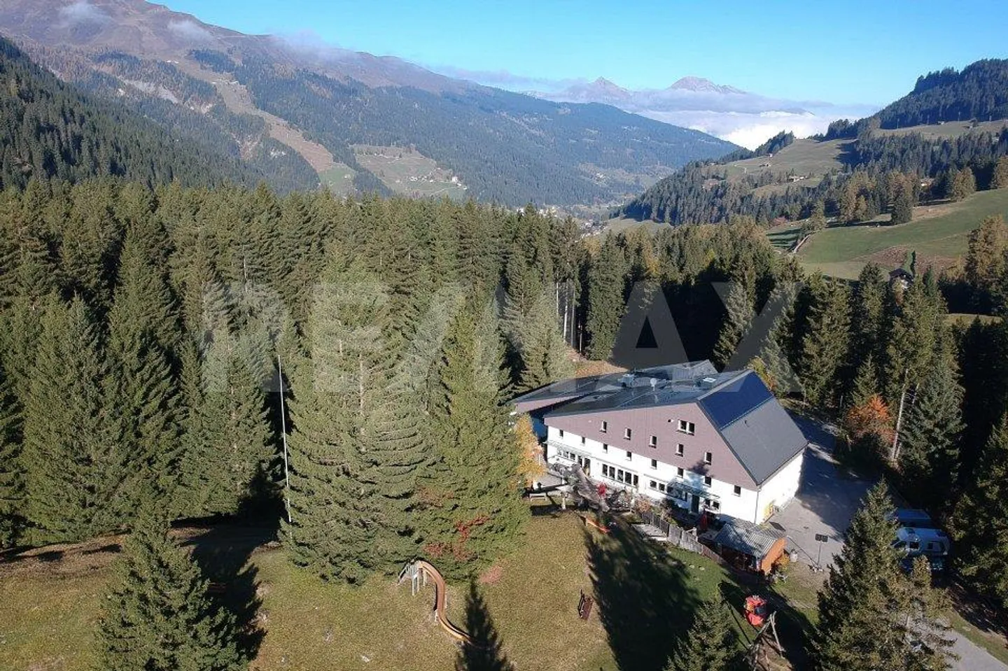 Casa per ospiti e proprietà multifunzionale nel cuore della zona turistica di Lenzerheide - Foto 1 di 13