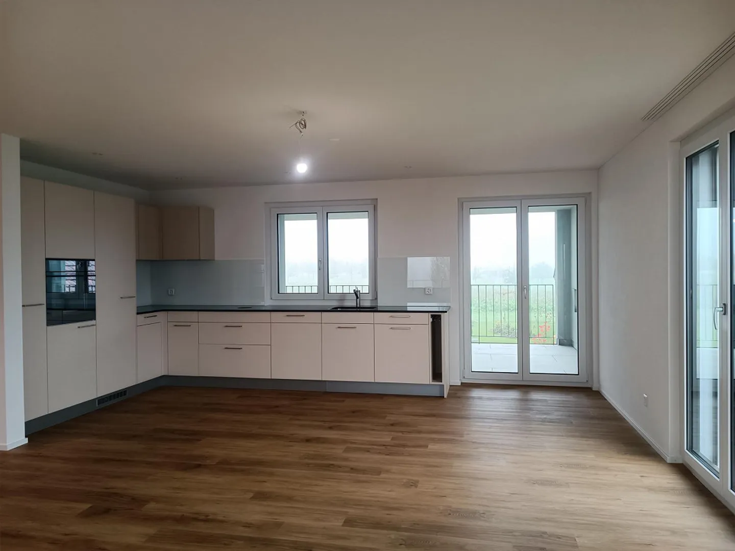 Floor apartment with a view of greenery - Photo 1 of 9