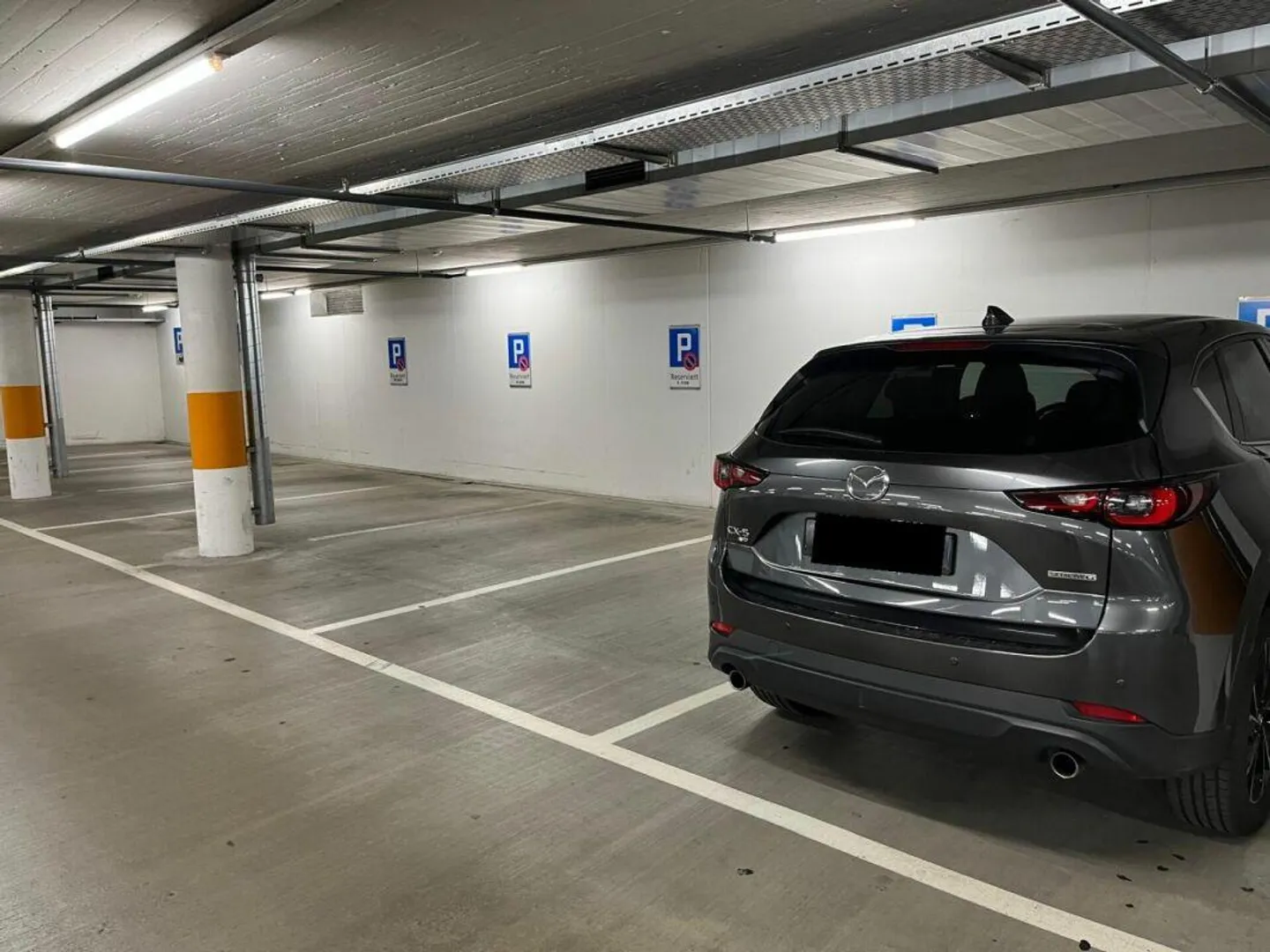 Edificio commerciale con potenziale di sviluppo in una posizione ad alto traffico e parcheggio sicuro a Buchs SG - Foto 10 di 13