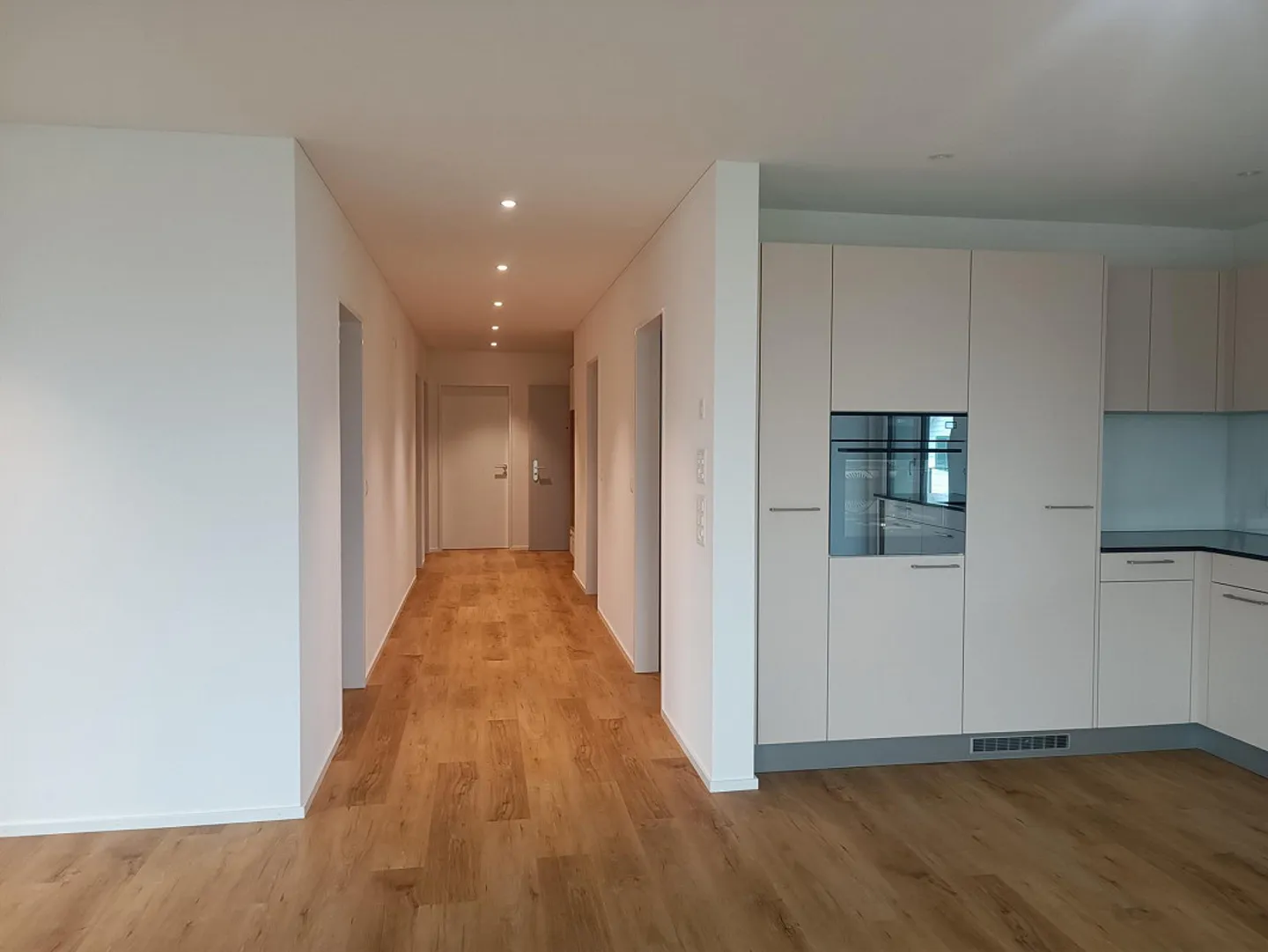 Floor apartment with a view of greenery - Photo 2 of 9