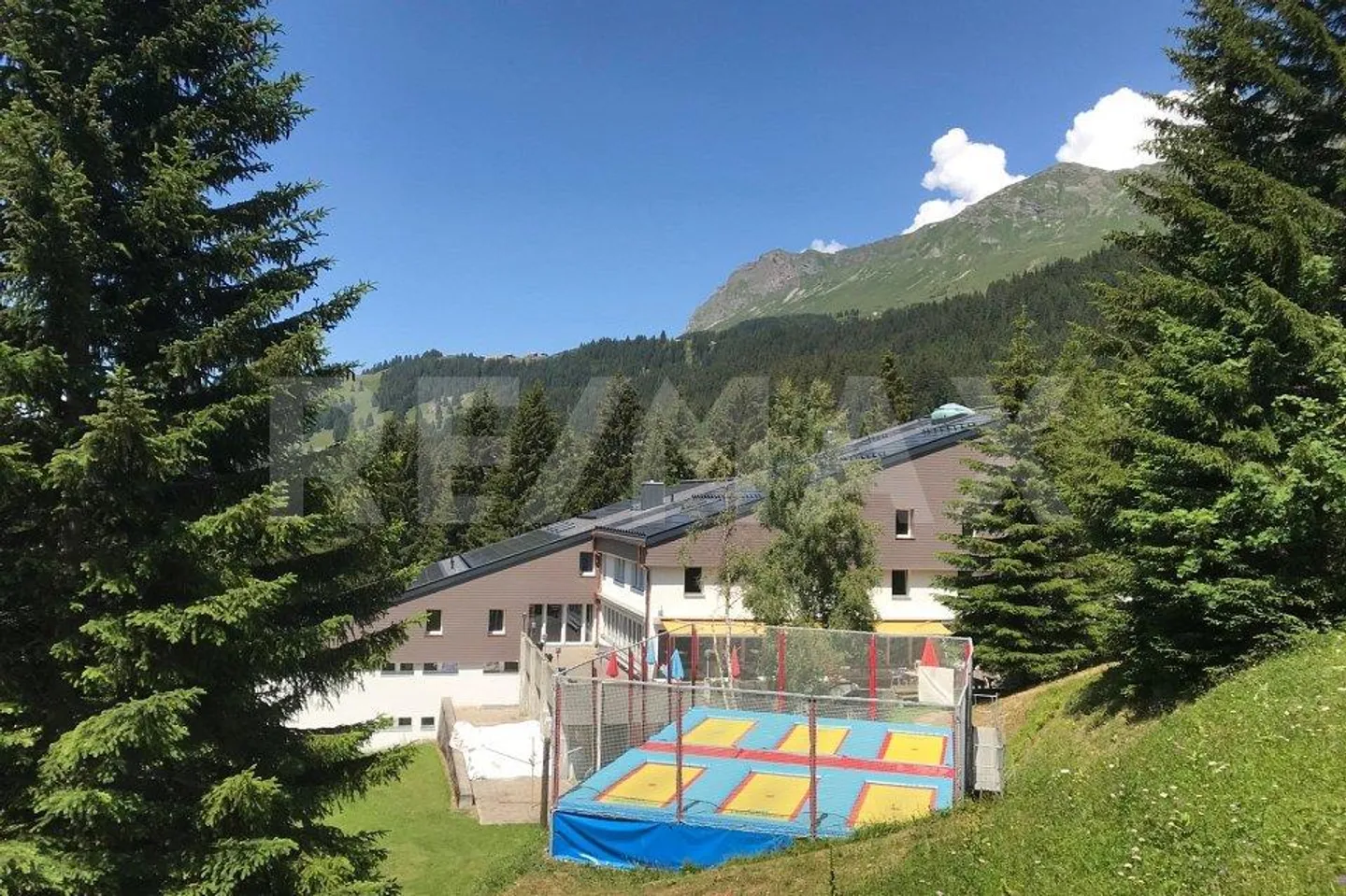 Casa per ospiti e proprietà multifunzionale nel cuore della zona turistica di Lenzerheide - Foto 4 di 13