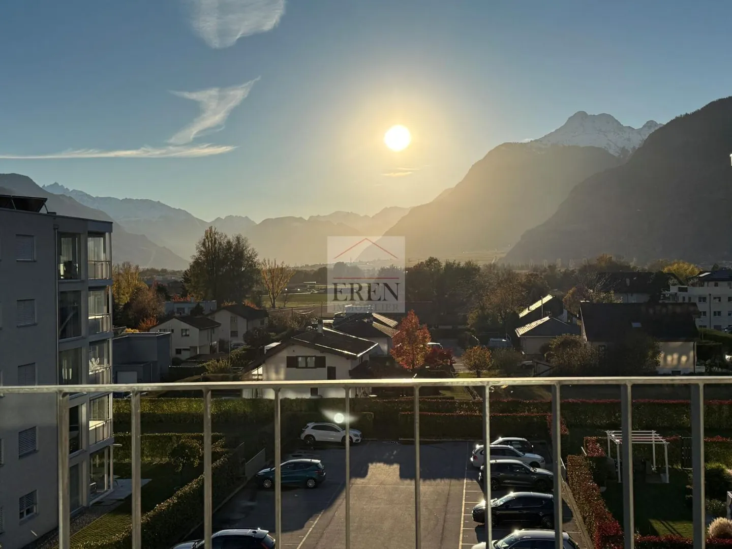 Beautiful 4-room penthouse with glass facades and large panoramic balcony of 45 m2 - Photo 11 of 12