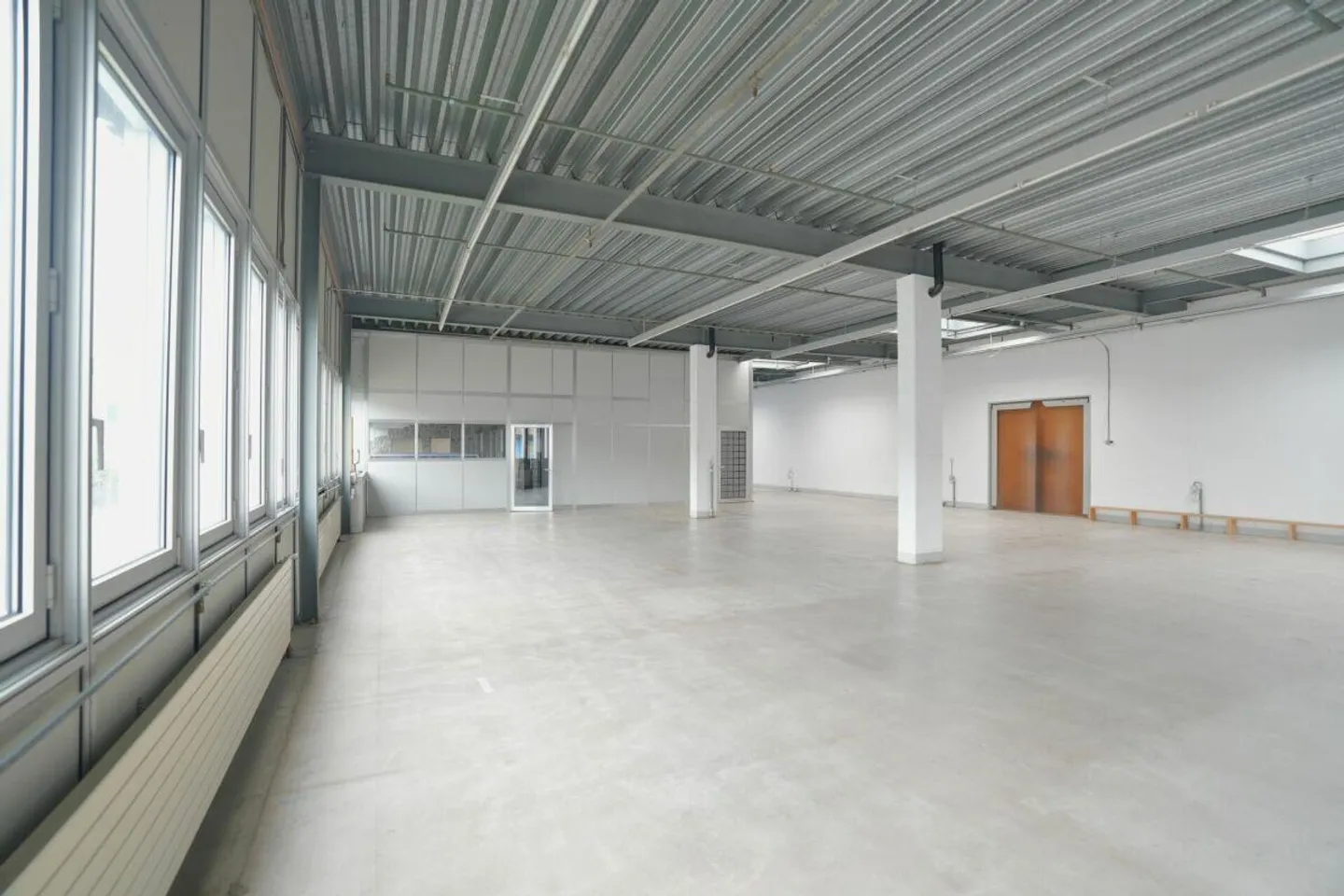 Attractive commercial/office and storage spaces - Photo 2 of 10