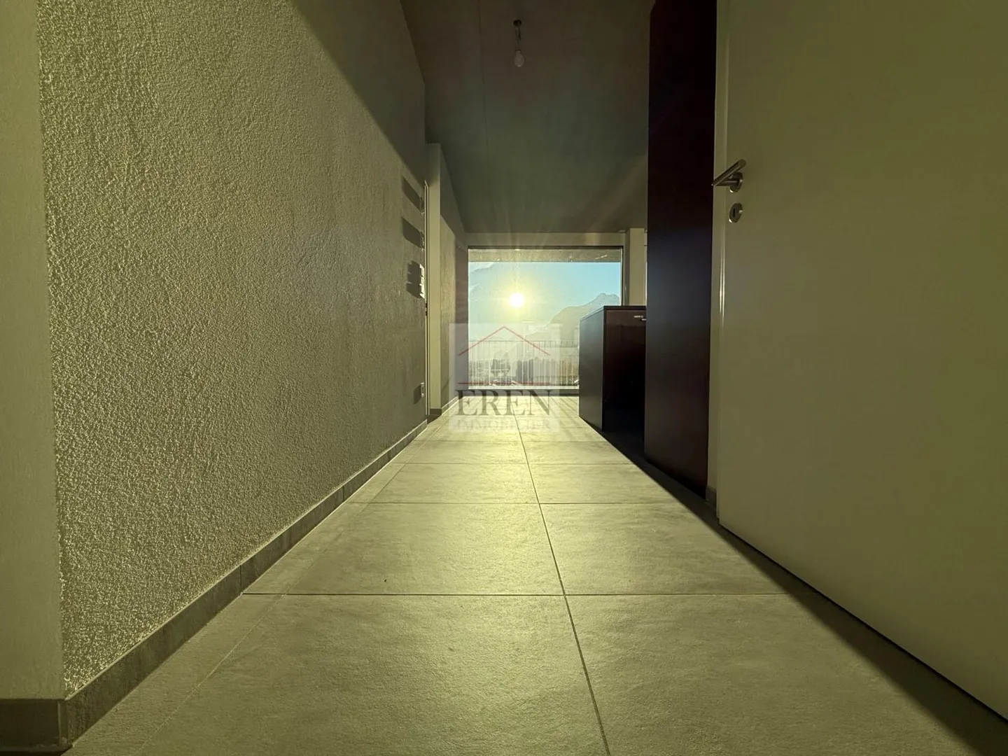 Beautiful 4-room penthouse with glass facades and large panoramic balcony of 45 m2 - Photo 10 of 12