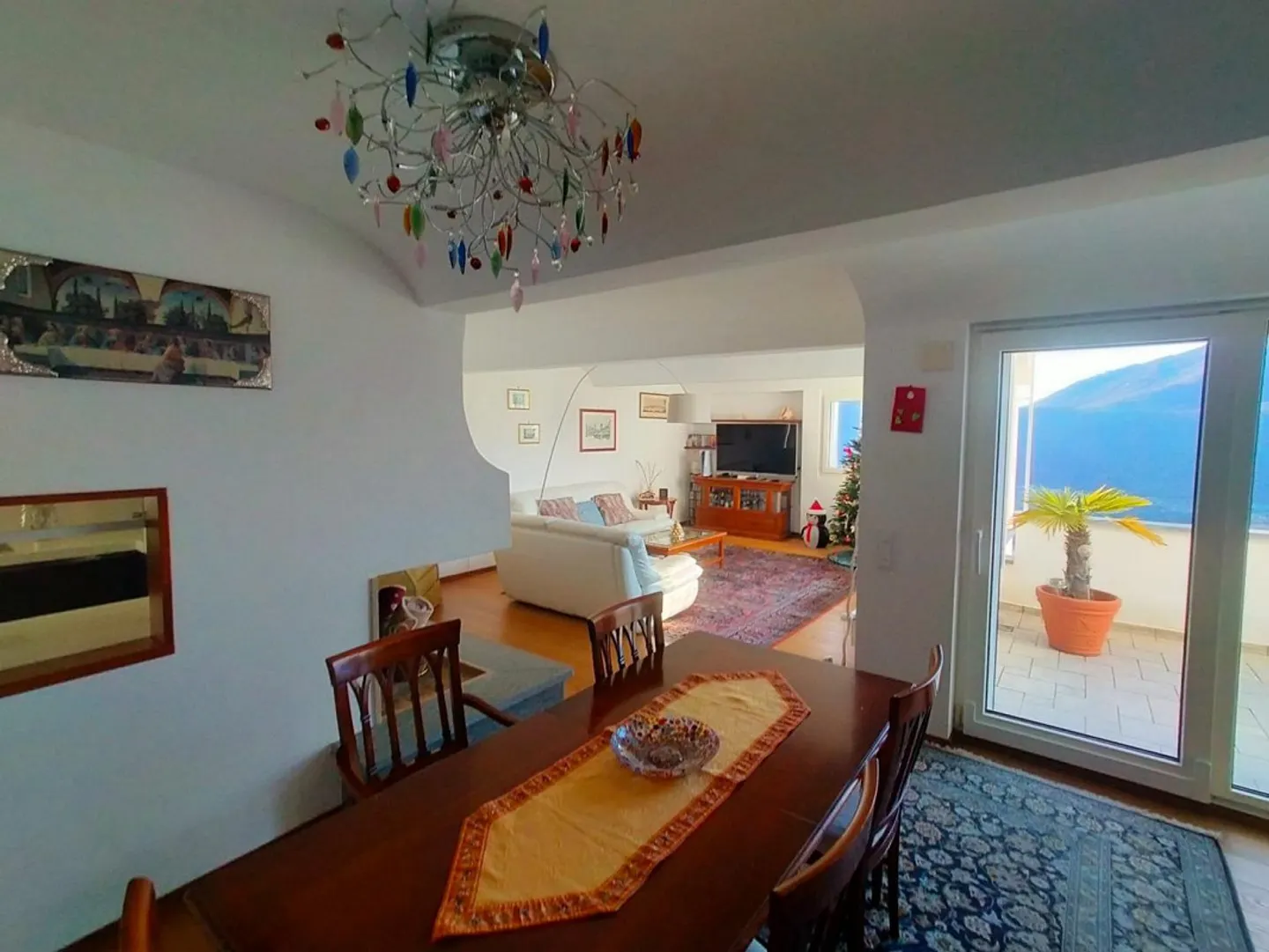Duplex di 7 1/2 locali all'ultimo piano in una posizione panoramica molto tranquilla e soleggiata - Foto 3 di 20