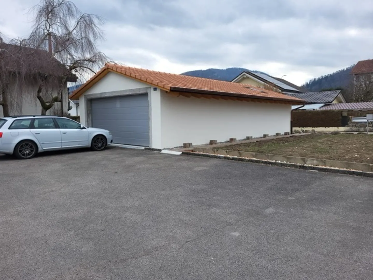 Nouveau Garage en Zone Résidentielle - Photo 1 sur 2