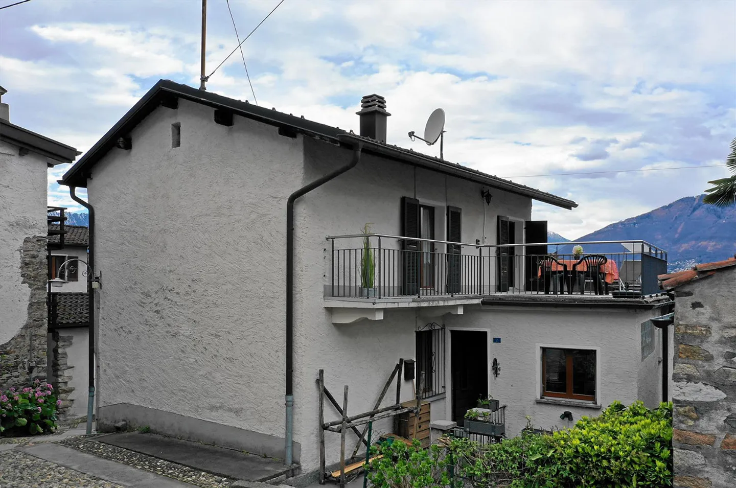 Casa unifamiliare nel centro del paese di Fosano in posizione tranquilla - Foto 5 di 16