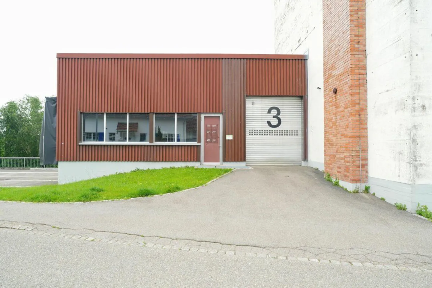 Attractive commercial/office and storage spaces - Photo 7 of 10