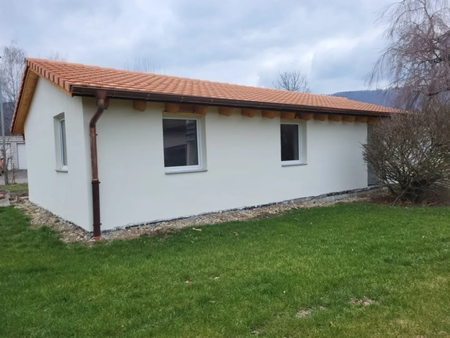 Nouveau Garage en Zone Résidentielle - Photo 2 sur 2