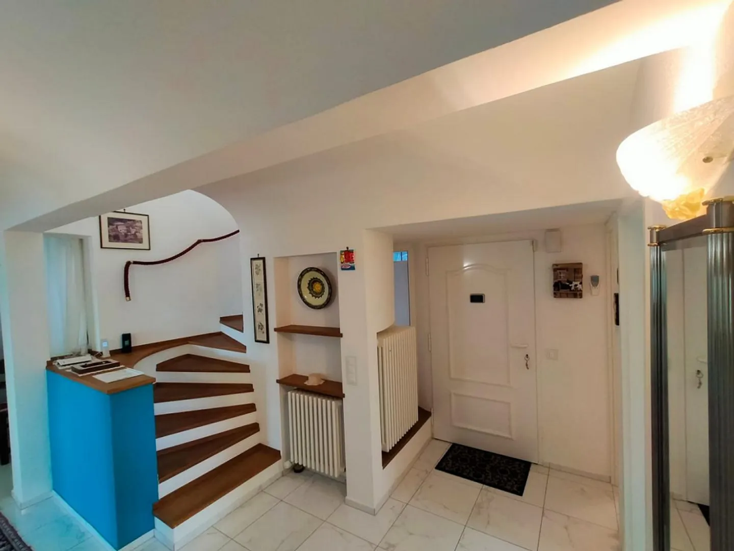 Duplex di 7 1/2 locali all'ultimo piano in una posizione panoramica molto tranquilla e soleggiata - Foto 9 di 20