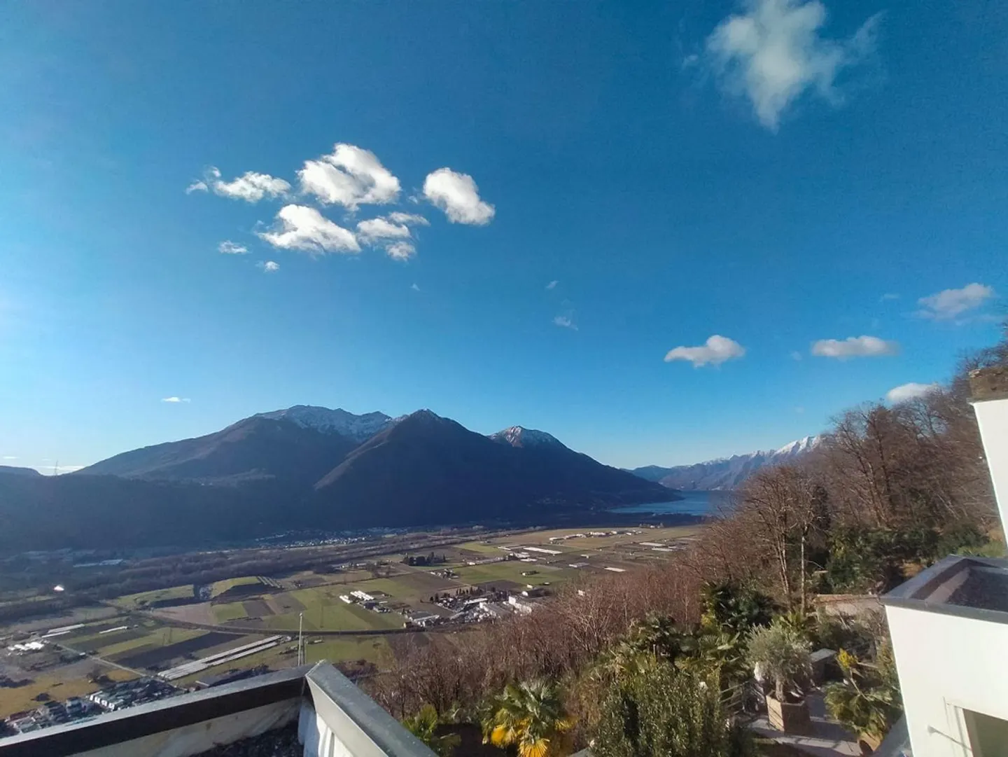 Duplex di 7 1/2 locali all'ultimo piano in una posizione panoramica molto tranquilla e soleggiata - Foto 18 di 20