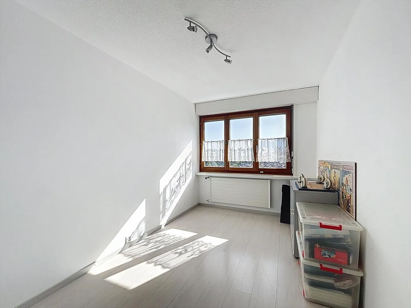 Un nid d'aigle - Bel appartement en attique à Couvet - Photo 9 sur 10