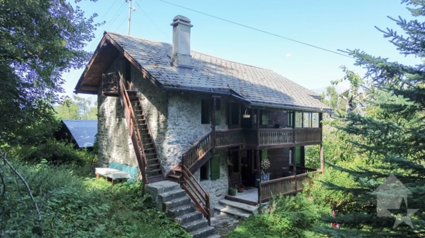 Authentic Valaisan chalet 6 minutes from the Veysonnaz ski slopes - Photo 2 of 20