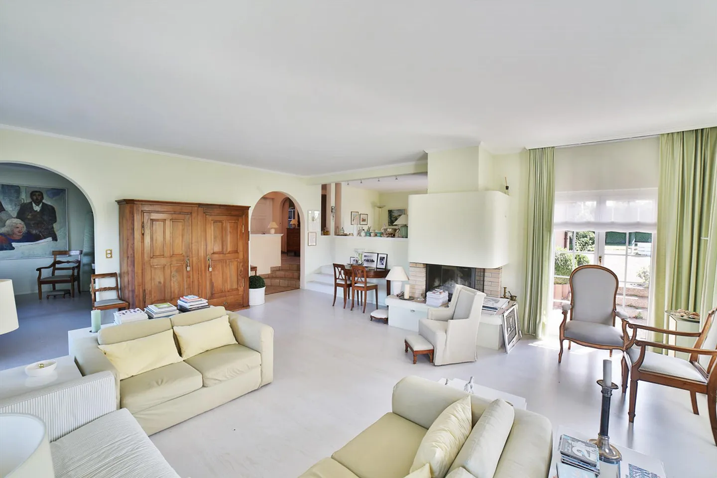 Exclusive villa with pool & large garden in a quiet location (ZH Oberland) - Photo 1 of 17