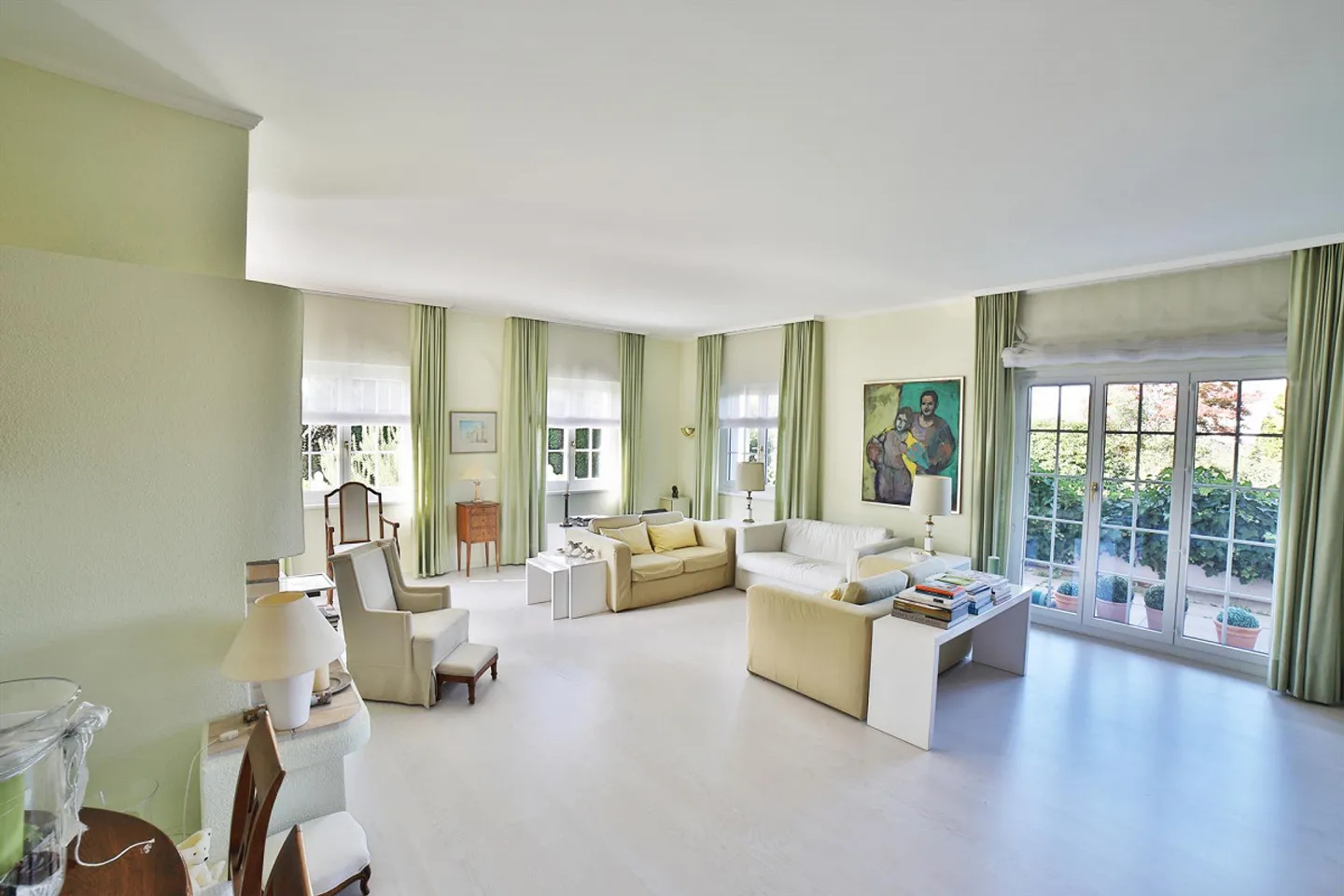 Exclusive villa with pool & large garden in a quiet location (ZH Oberland) - Photo 3 of 17