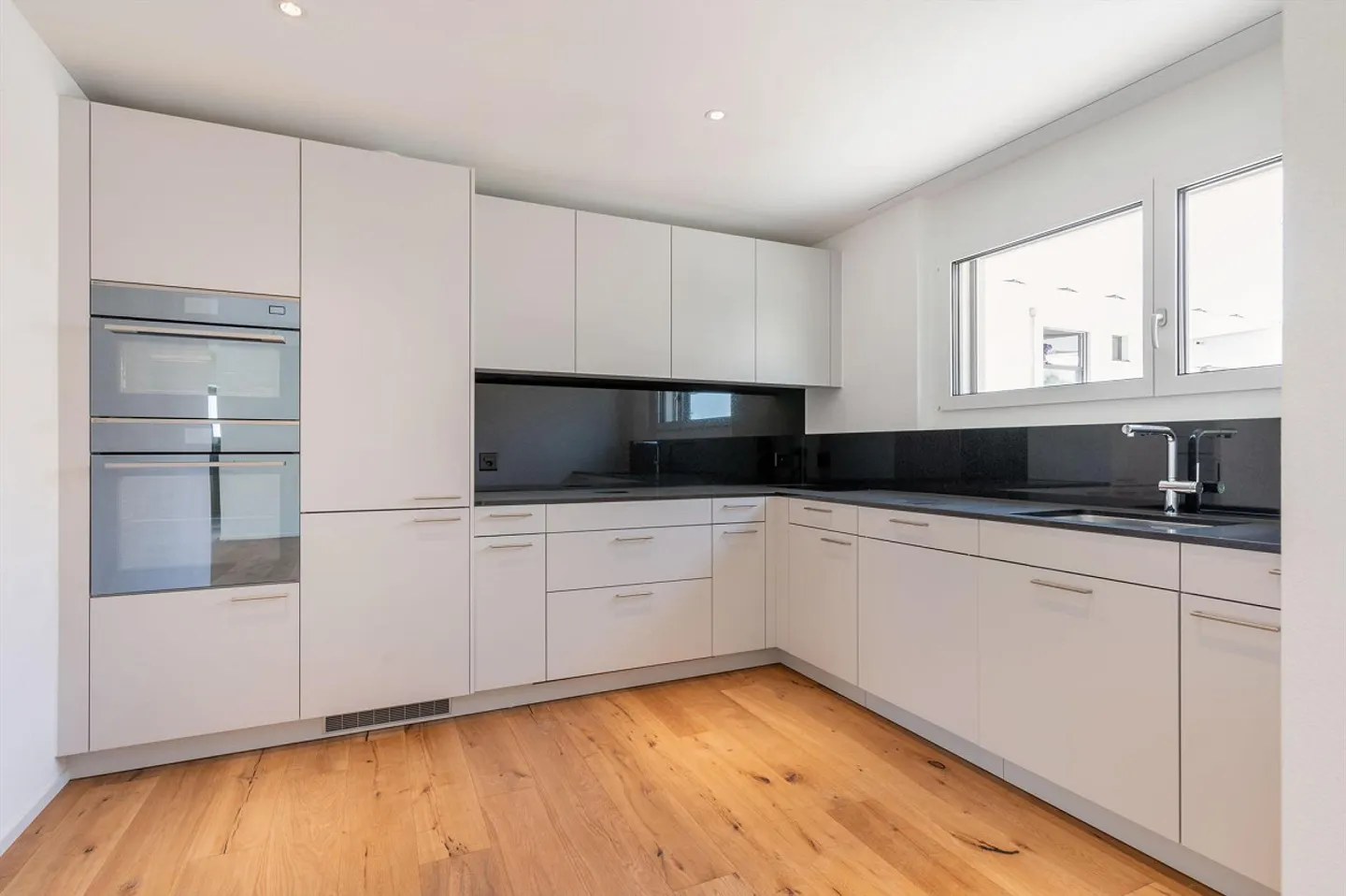 Ultimo appartamento di 3,5 stanze - VISITA ORA - Foto 5 di 10
