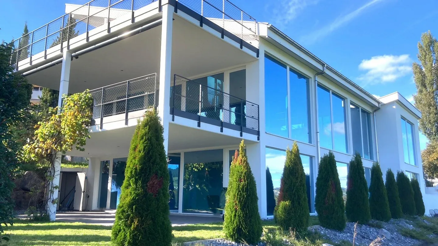 Dream House with Wow Effect: 6.5-Room Villa with Indoor Pool & View - Photo 1 of 5