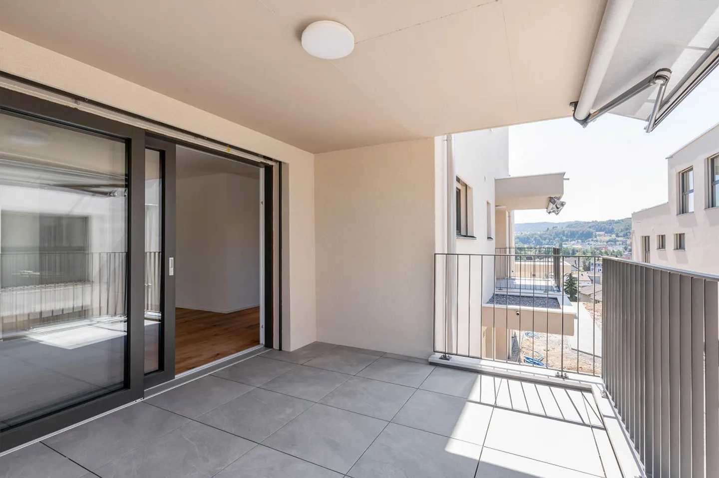 Ultimo appartamento di 3,5 stanze - VISITA ORA - Foto 7 di 10