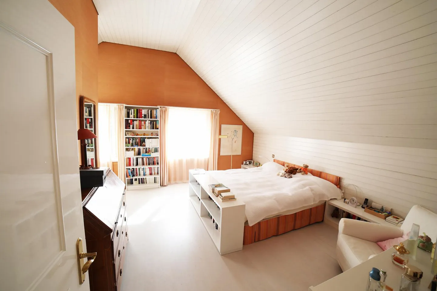 Exclusive villa with pool & large garden in a quiet location (ZH Oberland) - Photo 9 of 17