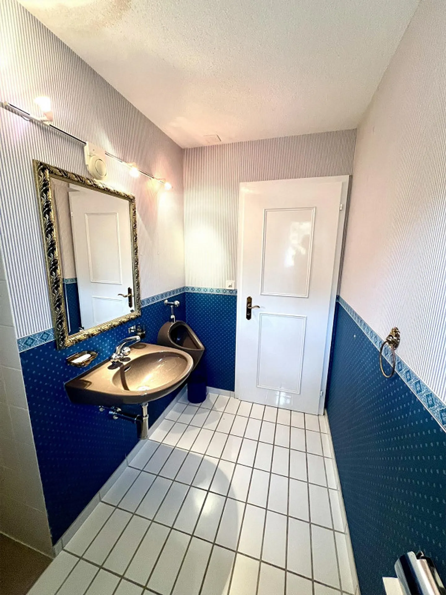 Exclusive villa with pool & large garden in a quiet location (ZH Oberland) - Photo 12 of 17