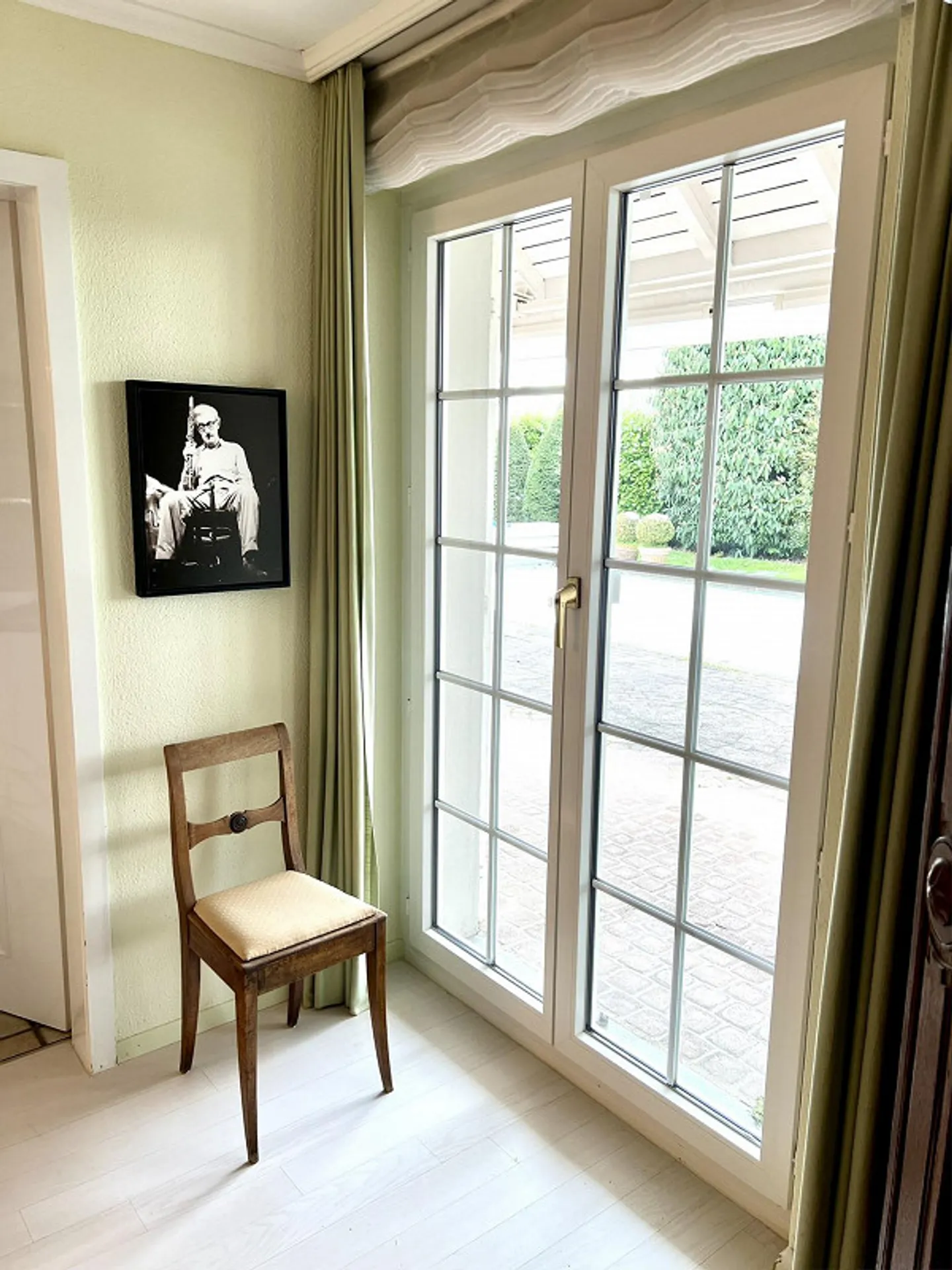 Exclusive villa with pool & large garden in a quiet location (ZH Oberland) - Photo 14 of 17