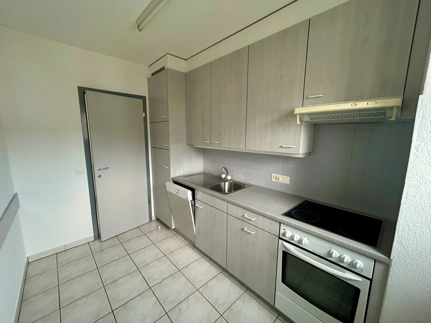 Rent 3 1/2 in a quiet area - Photo 2 of 10