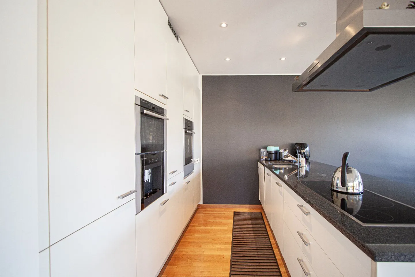 Penthouse ensoleillé dans une résidence avec piscine, salle de sport et sauna - Photo 8 sur 13