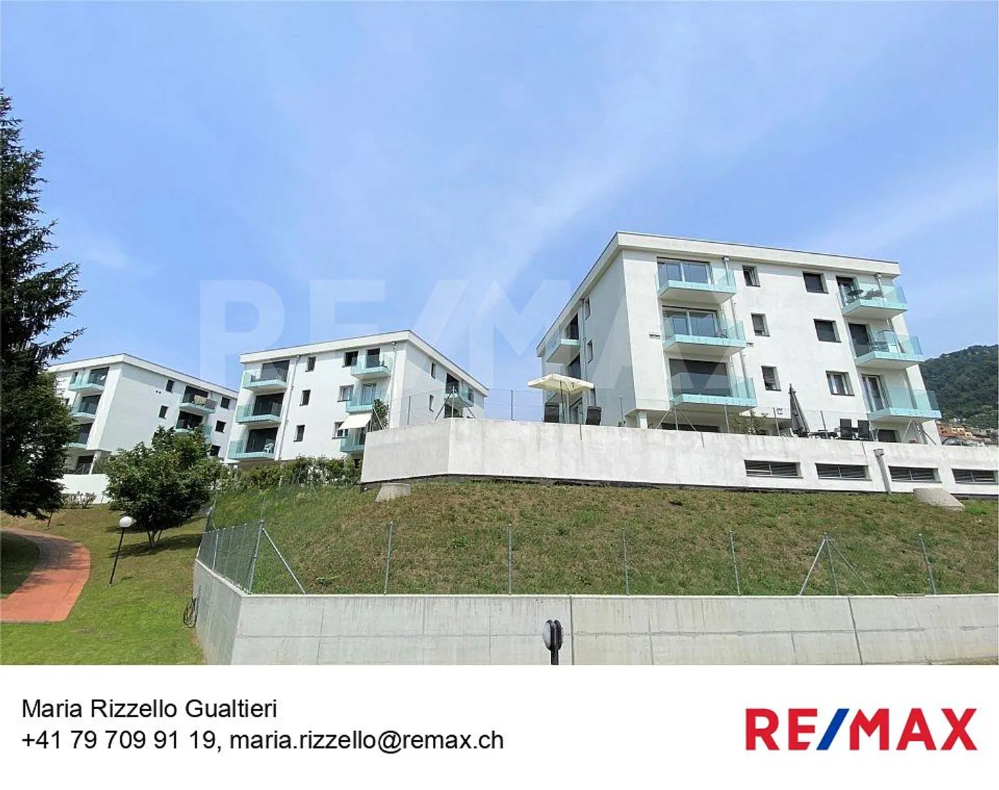 Modern 2.5-room apartment with balcony and panoramic view - Photo 1 of 11