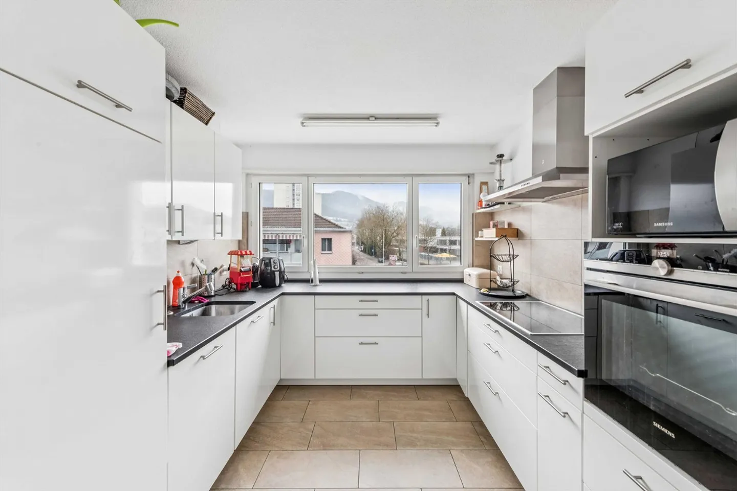 Appartamento Attico - Goditi la Terrazza e il Design Moderno - Foto 4 di 10