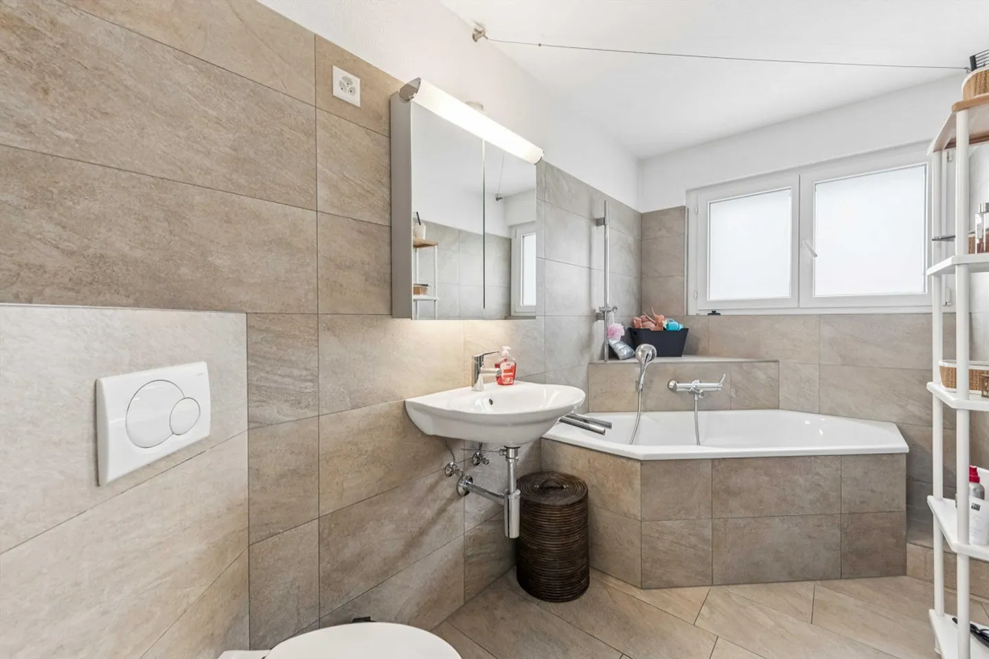 Appartamento Attico - Goditi la Terrazza e il Design Moderno - Foto 7 di 10