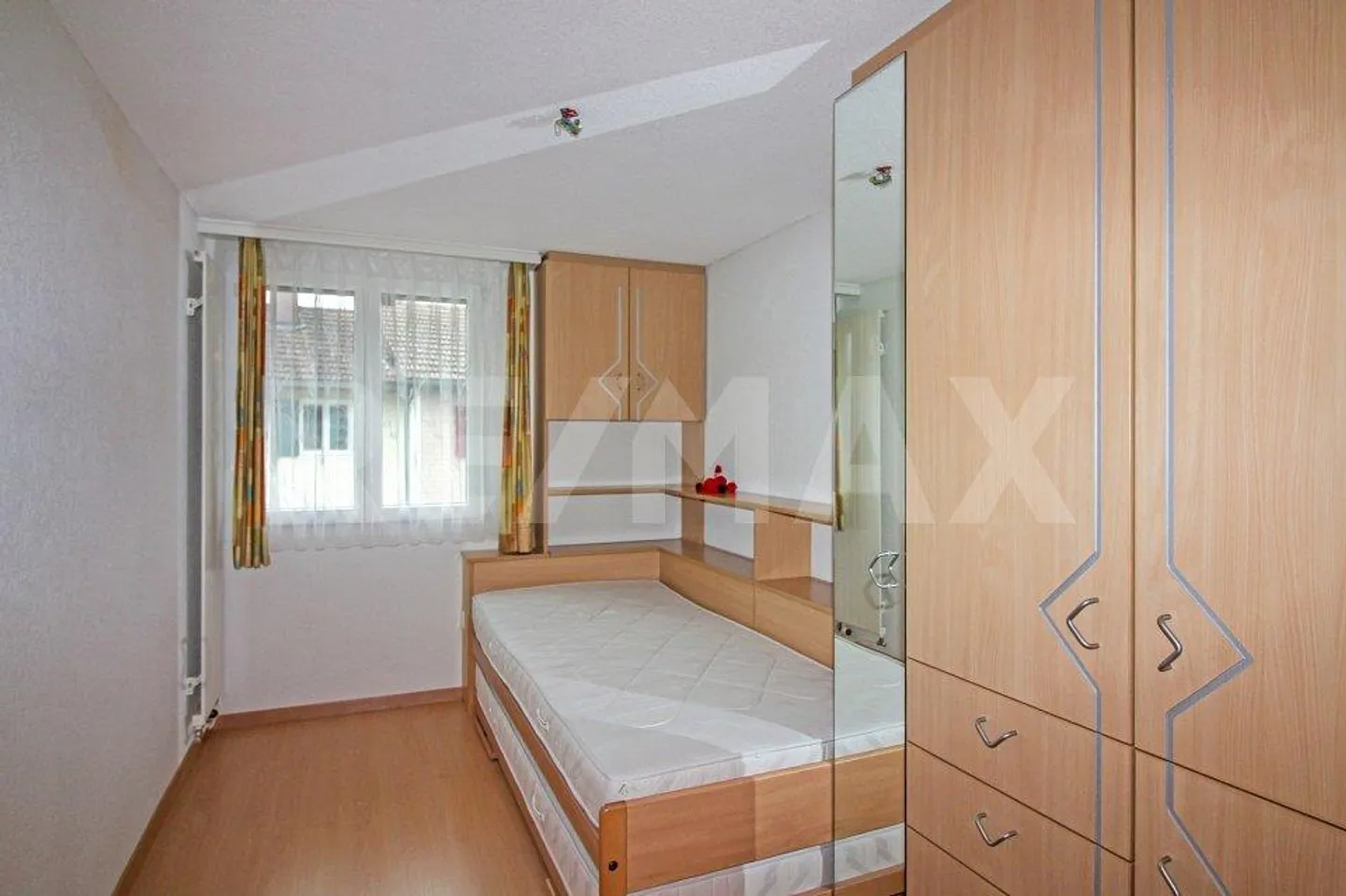 3.5 Room Terraced Single-Family House with Garden and Close to Train Station - Photo 9 of 13