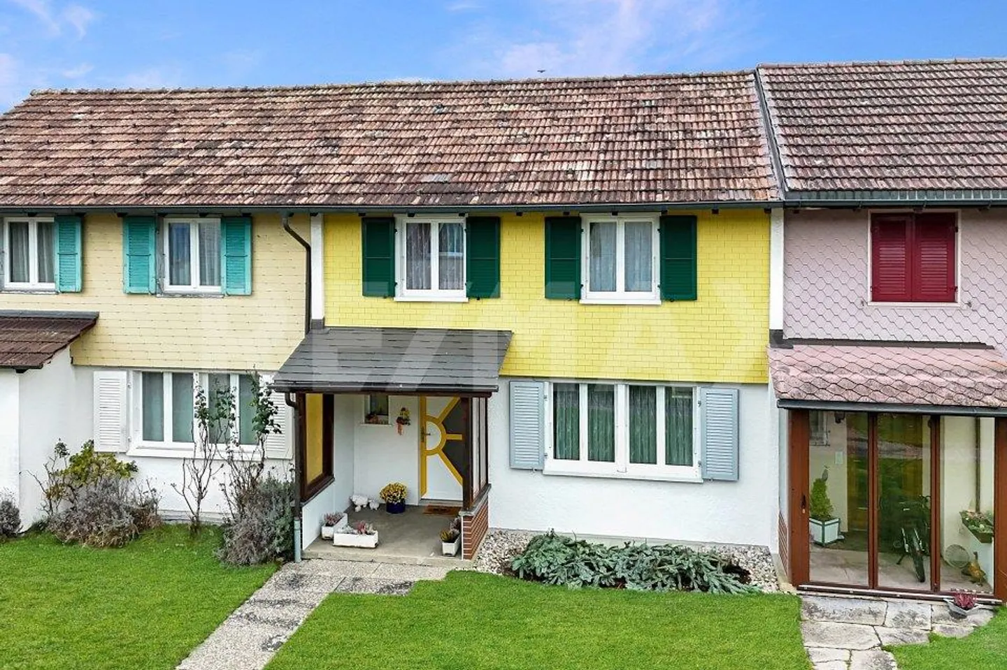 3.5 Room Terraced Single-Family House with Garden and Close to Train Station - Photo 1 of 13