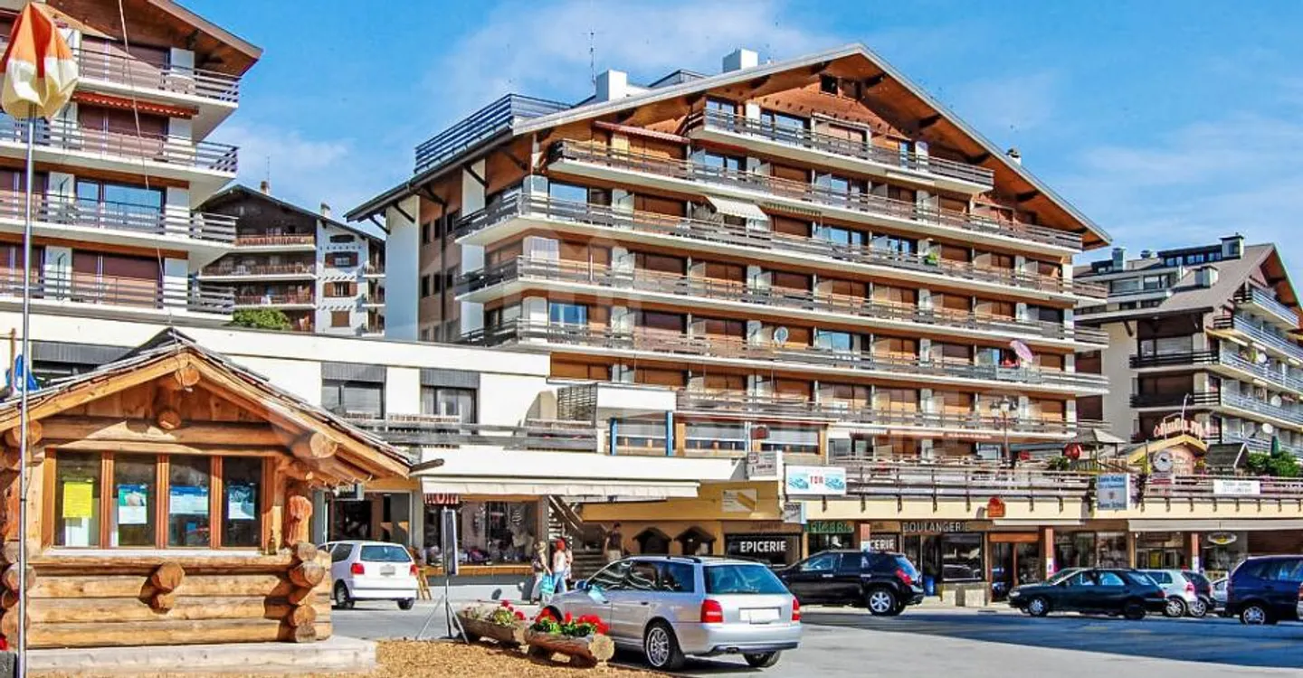 UN INVESTISSEMENT ALPIN AU CŒUR DE LA STATION - Photo 4 of 4