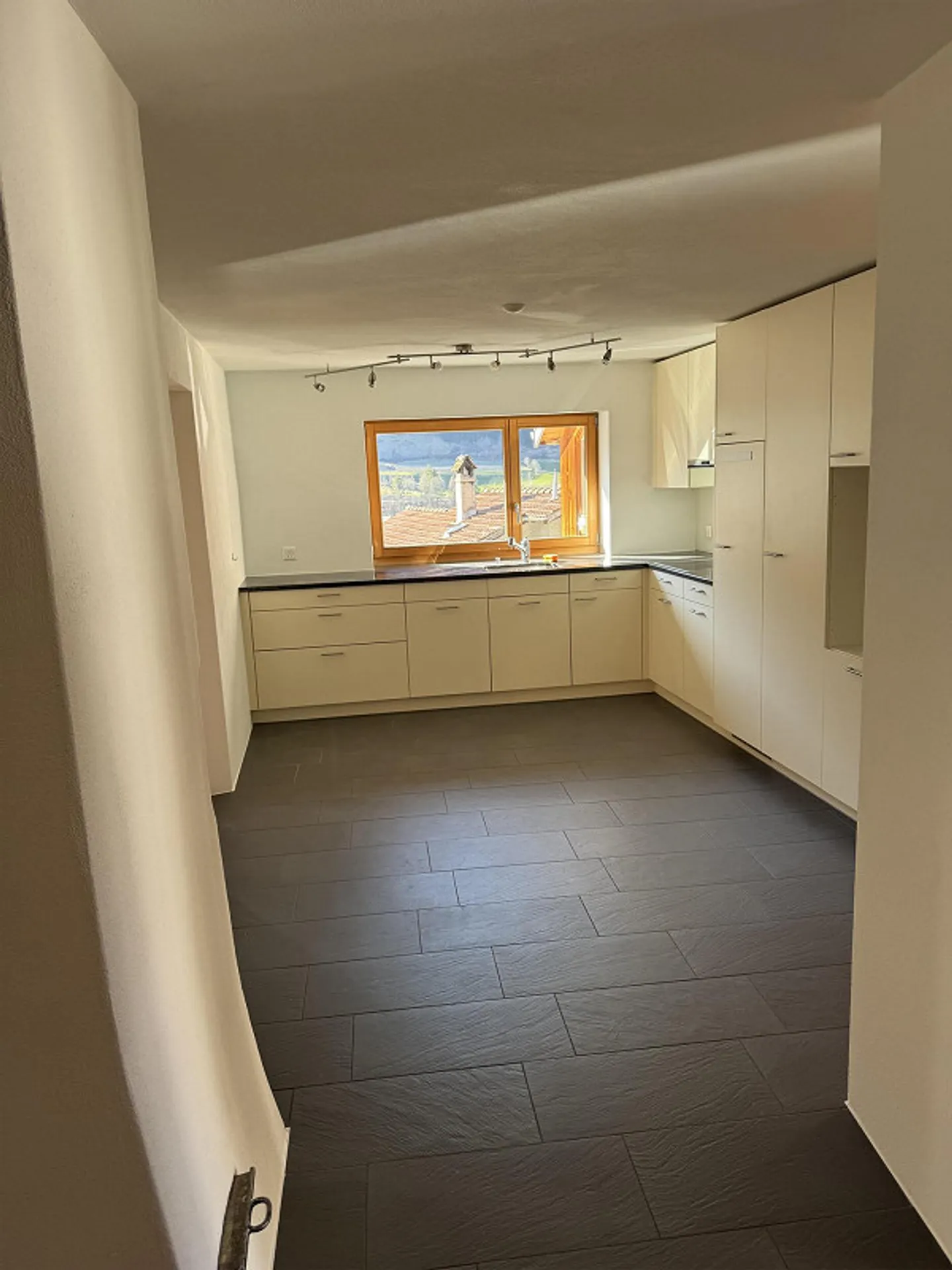 Beautiful 4.5 attic apartment in Zillis - Photo 4 of 7