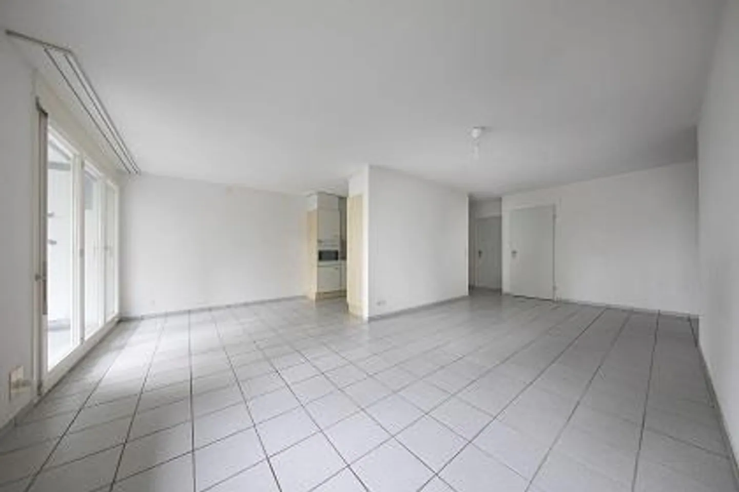 Spacious apartment - Photo 4 of 9