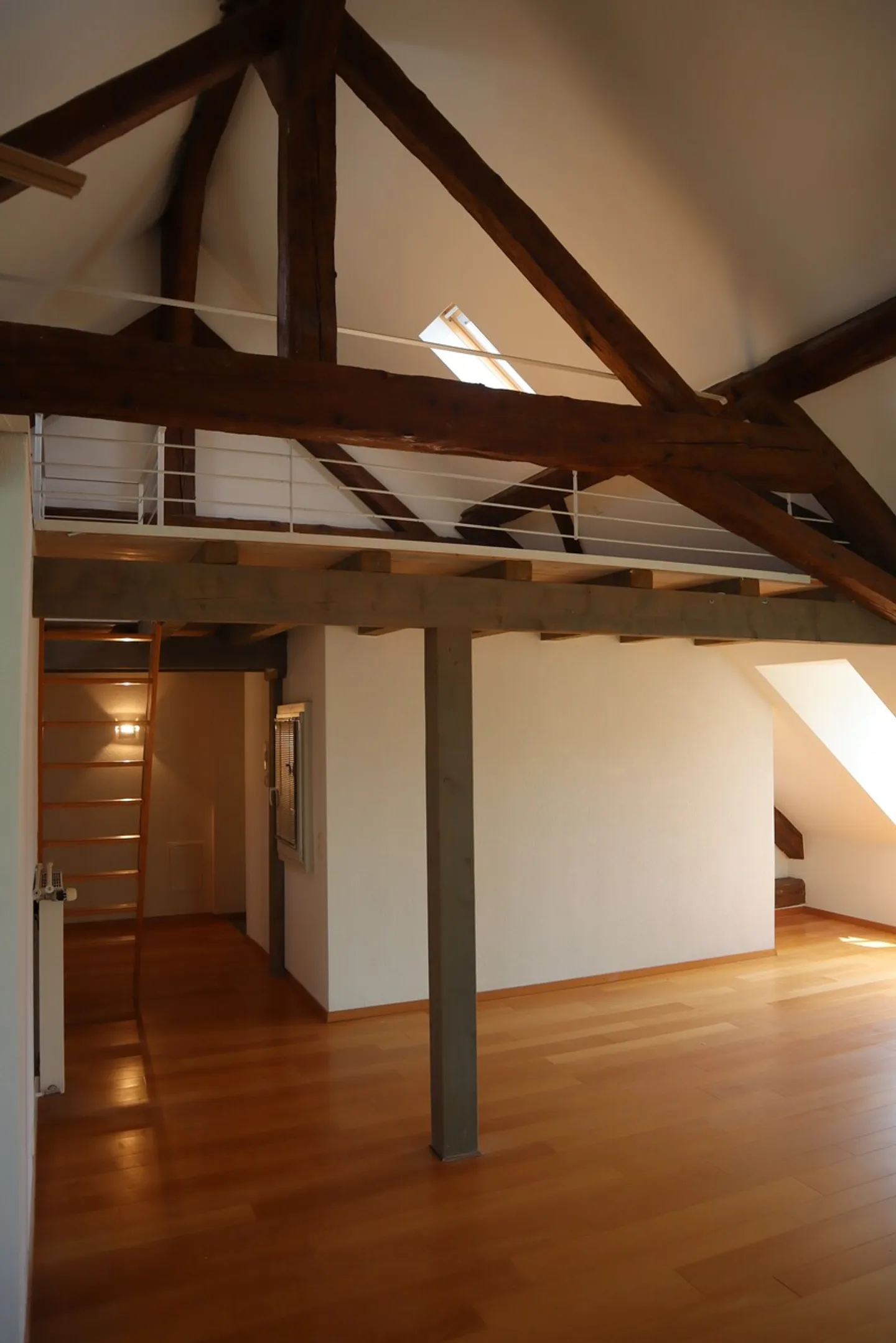 Charming 5.5-room apartment with mezzanine in the heart of Cossonay - Photo 2 of 11