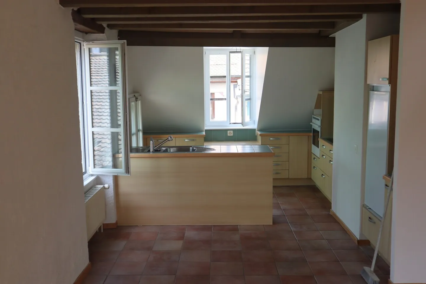 Charming 5.5-room apartment with mezzanine in the heart of Cossonay - Photo 3 of 11