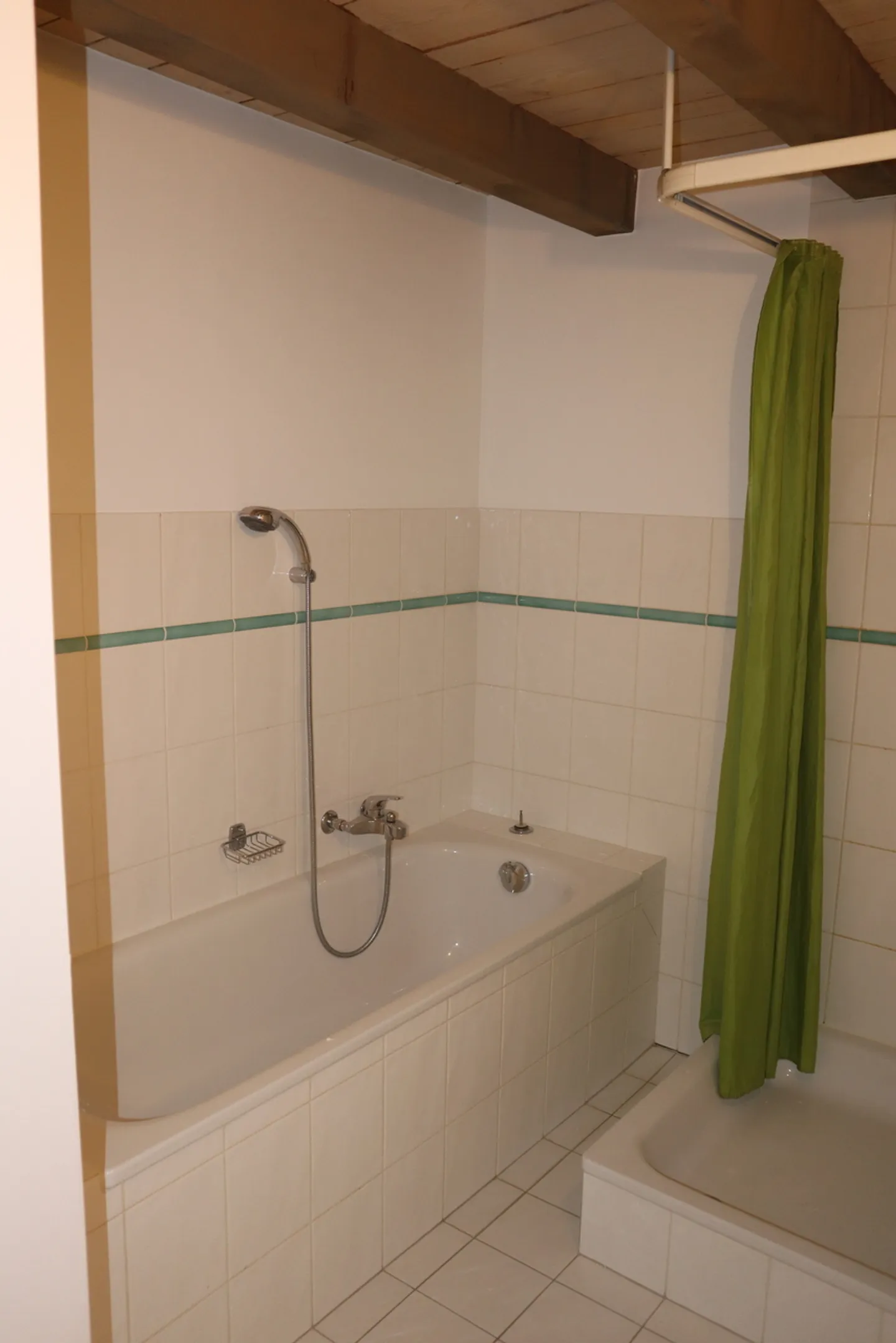 Charming 5.5-room apartment with mezzanine in the heart of Cossonay - Photo 10 of 11