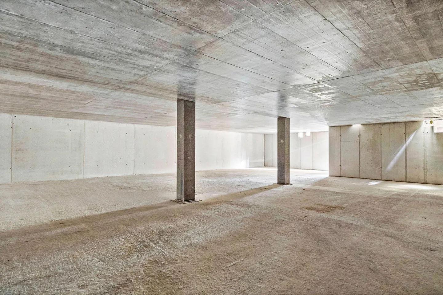 Magazzino e spazio commerciale sotto lo stesso tetto - Foto 5 di 13