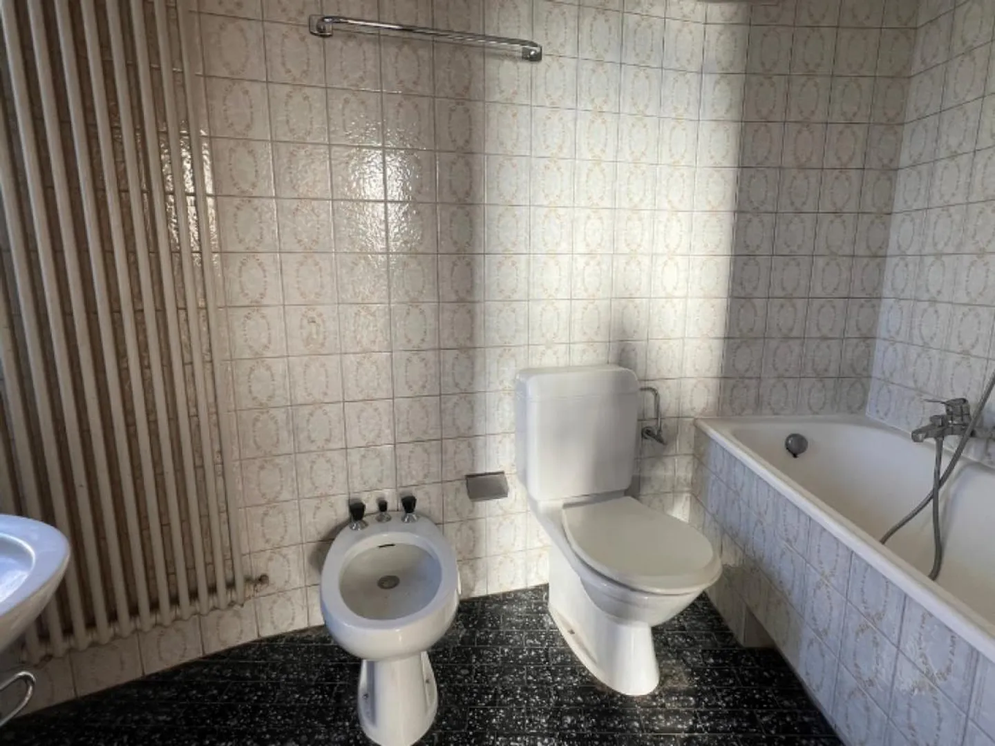 Single-family house in a quiet location for renovation - Photo 7 of 9