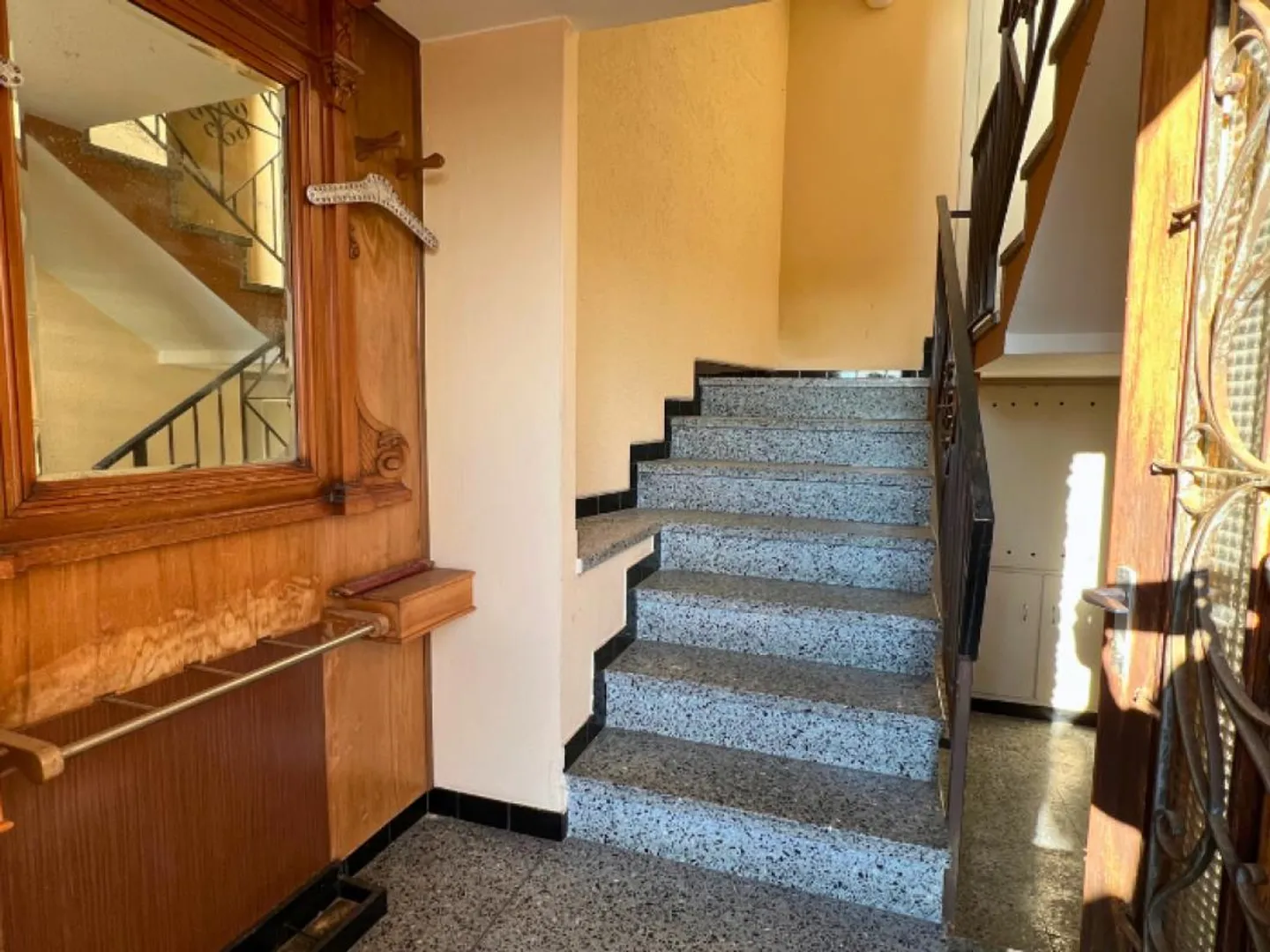 Single-family house in a quiet location for renovation - Photo 8 of 9