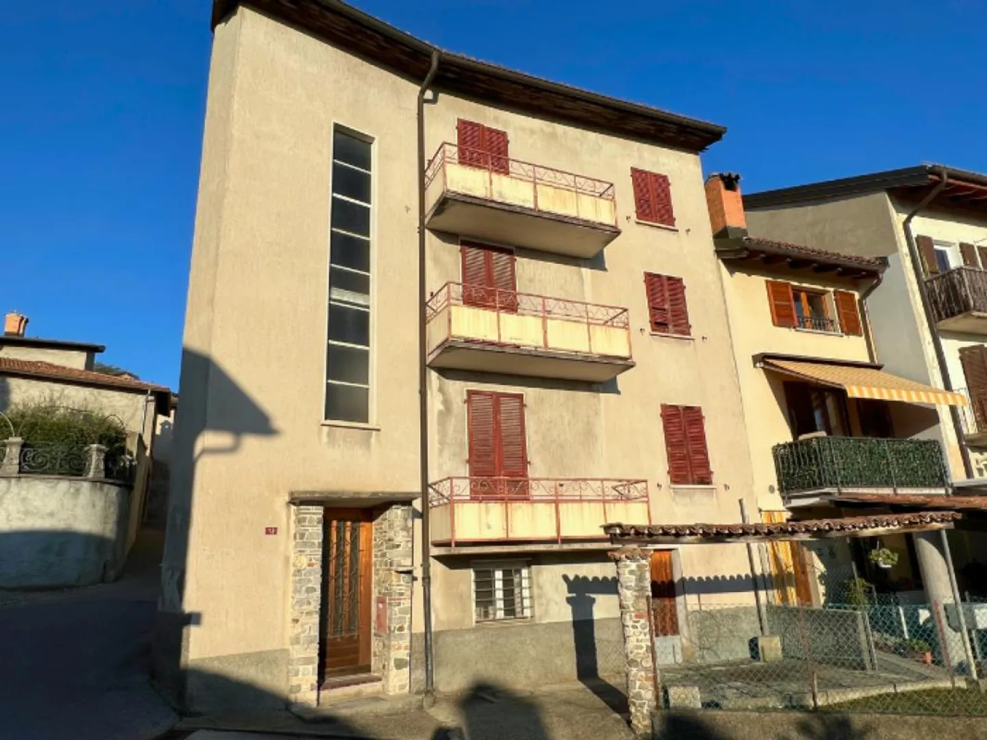 Single-family house in a quiet location for renovation - Photo 9 of 9