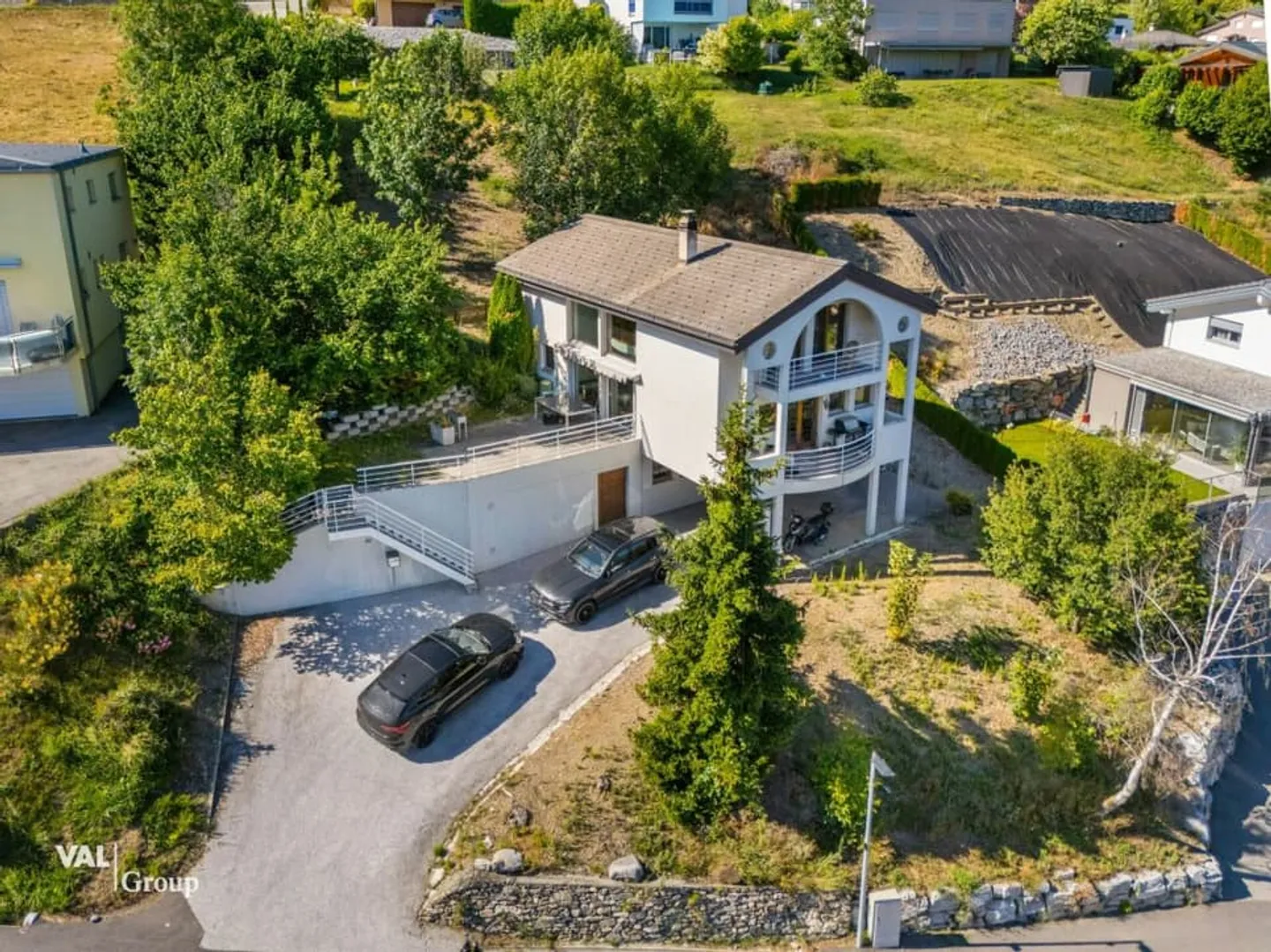 Villa d'architecte avec vue sur les Alpes - Photo 2 sur 13