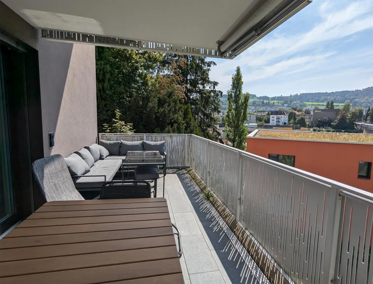 Ampio appartamento nuovo in affitto in una posizione tranquilla - Foto 1 di 7