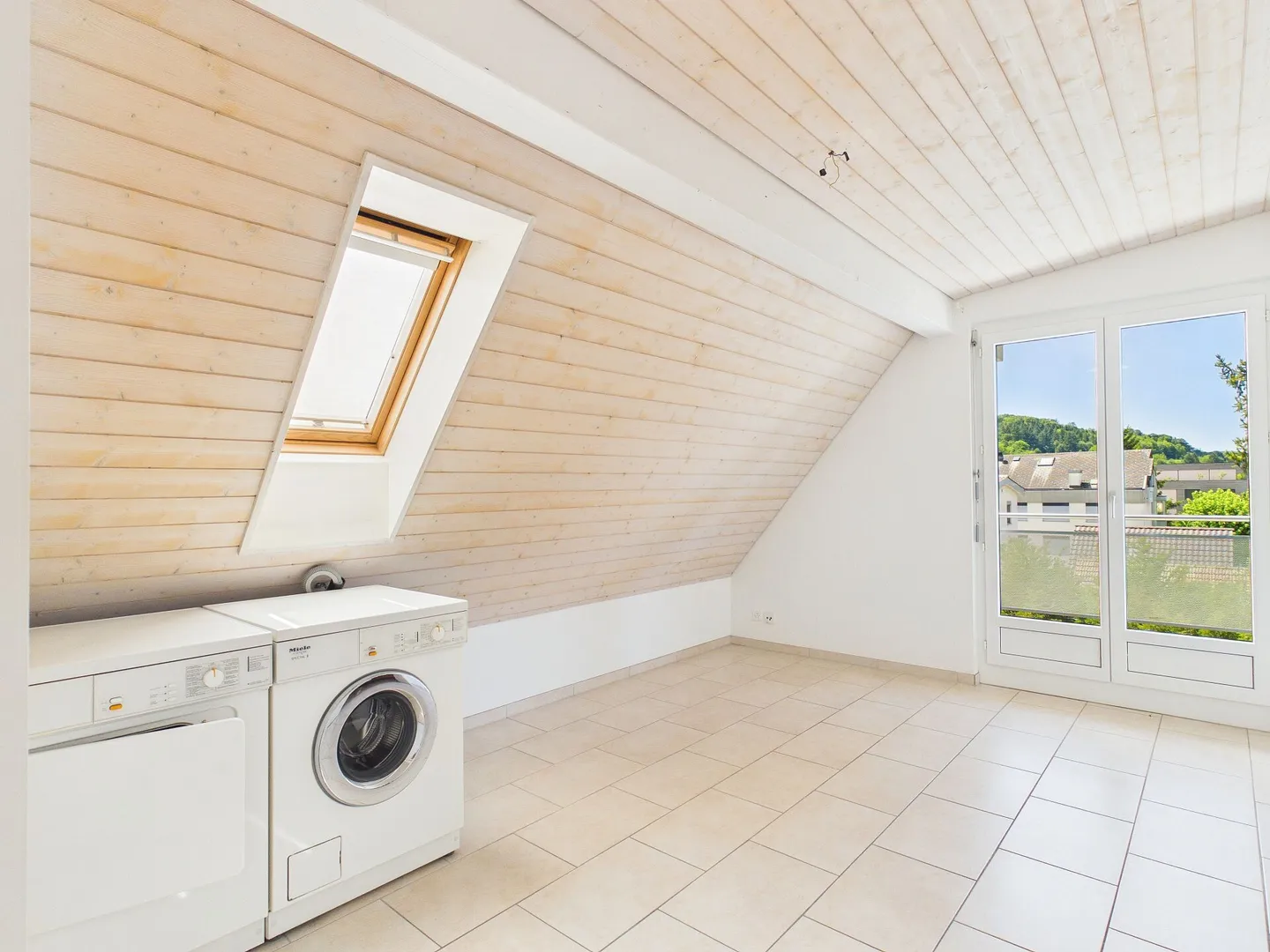 Penthouse spacieux avec grand balcon - Photo 9 sur 14